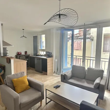 Elegant De 3 Chambres, Pres De La Gare شقة قرقشونه